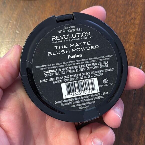 Revolution Contour Kit Light Medium + Pro Illuminate + Blush + More - Picture 9 of 9